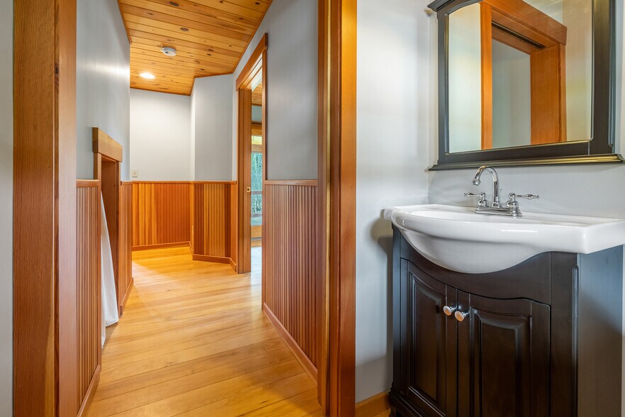 More Photos Of 49 Vermont 12, Pomfret General Retail For Sale