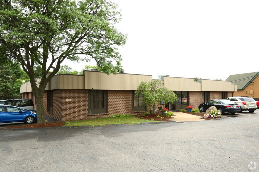 More Photos Of 39293 Plymouth Rd, Livonia Medical For Lease
