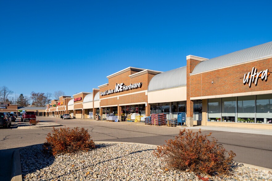 More Photos Of 5012-5160 Highland Rd, Waterford Supermarket For Lease