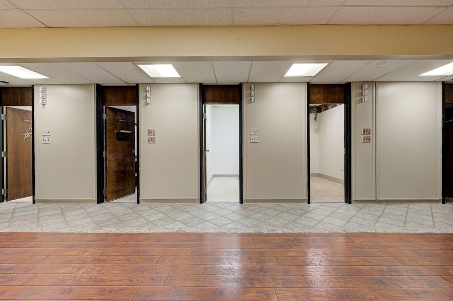 More Photos Of 1212 S Air Depot Blvd, Oklahoma City Office For Sale