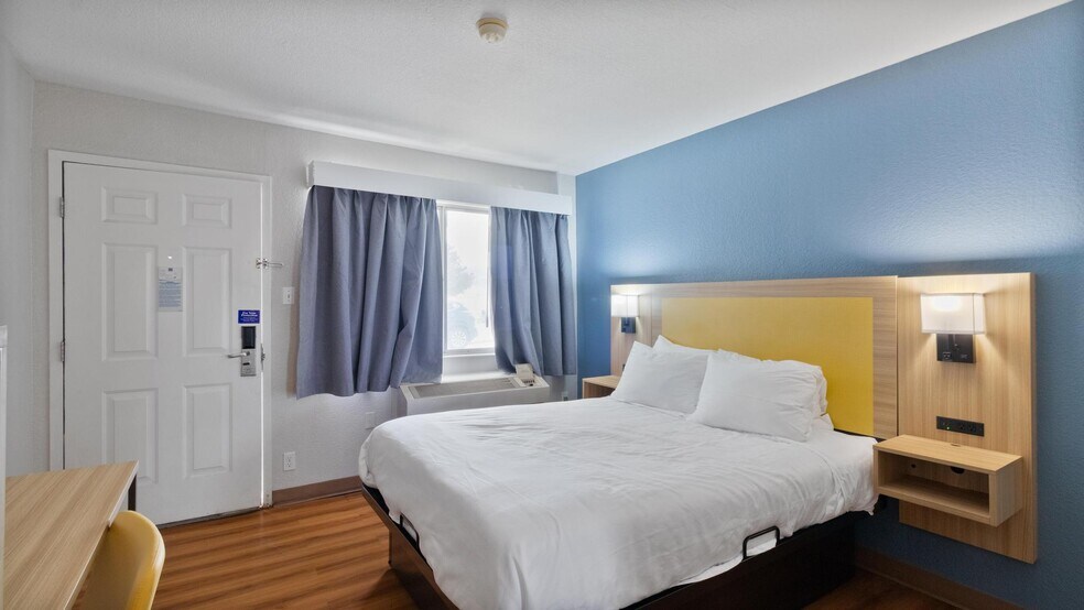 More Photos Of 1561 6th St, Wells Hotel For Sale