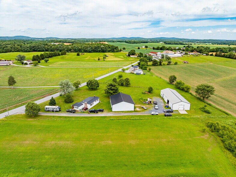 More Photos Of 929 Pondtown Rd, Dillsburg Flex For Sale