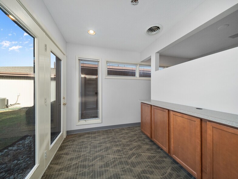 More Photos Of 5933 Stoney Creek Dr, Fort Wayne Office Residential For Sale