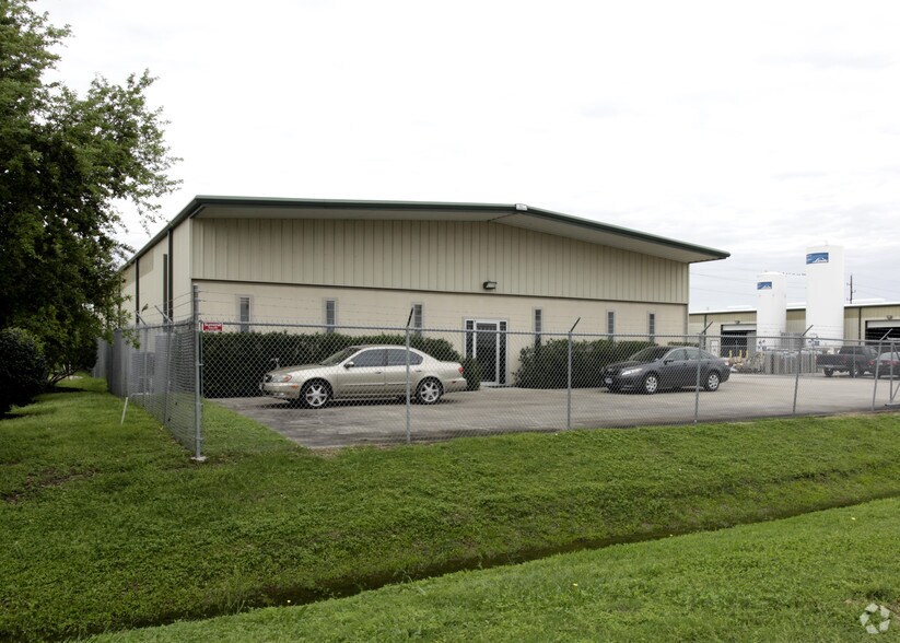 More Photos Of 15160 Nautique Way, Houston Warehouse For Lease