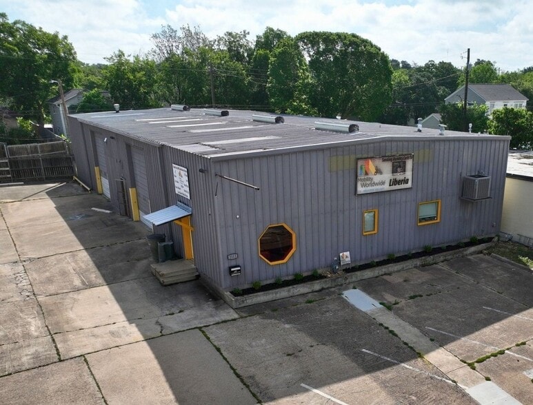 More Photos Of 2113 S College Ave, Bryan Warehouse For Lease