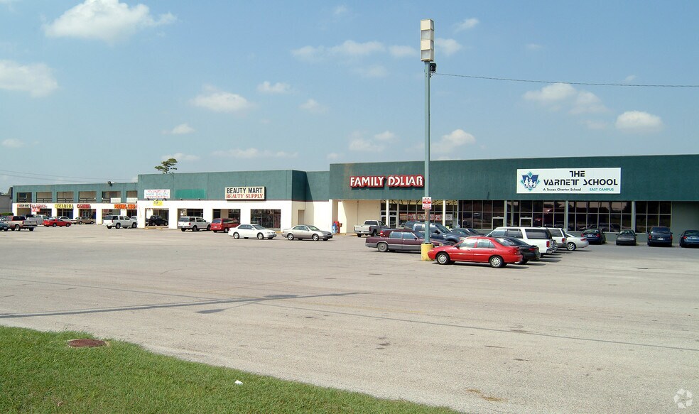 More Photos Of 800 Maxey Rd, Houston Unknown For Lease