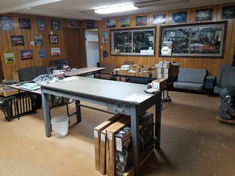 More Photos Of 410 W Canino Rd, Houston Manufacturing For Sale