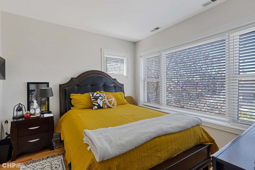 More Photos Of 7226 N Rogers Ave, Chicago Apartments For Sale