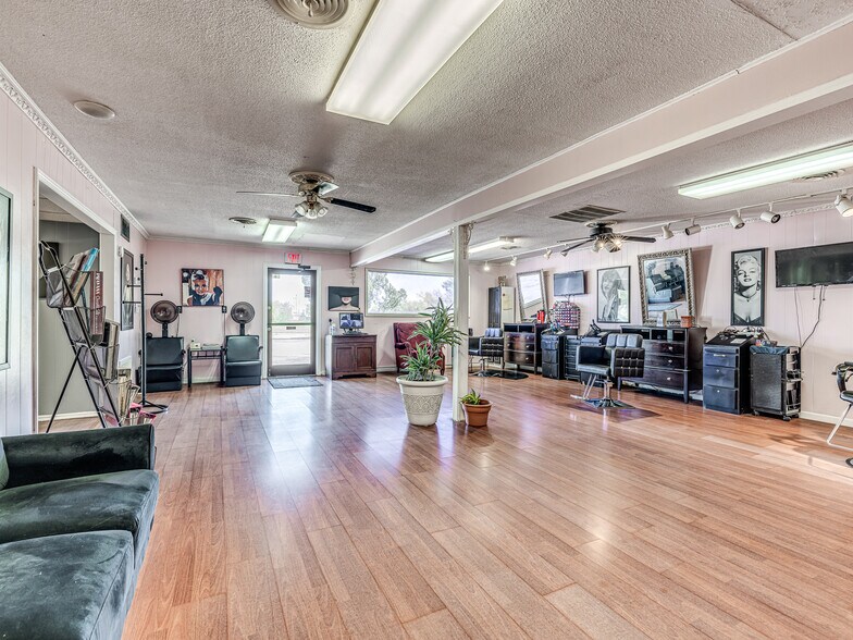 More Photos Of 2000 S Midwest Blvd, Oklahoma City Freestanding For Sale