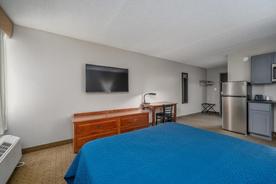 More Photos Of 3200 W Russell St, Sioux Falls Hotel For Sale