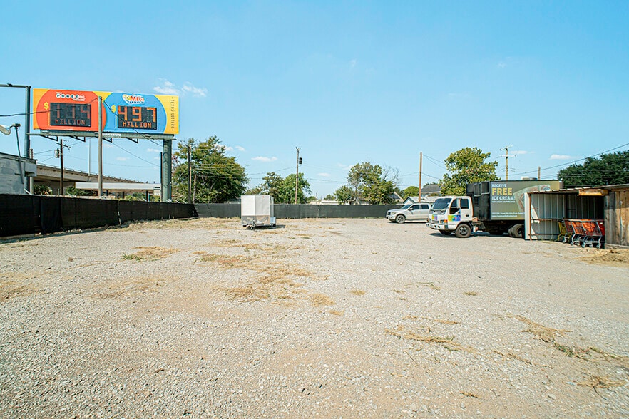 More Photos Of 1312 13th St, Wichita Falls Office For Sale