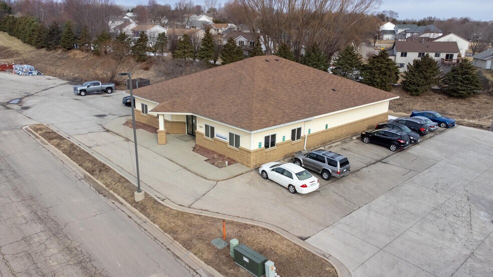 More Photos Of 3139 41st St NW, Rochester Office For Sale