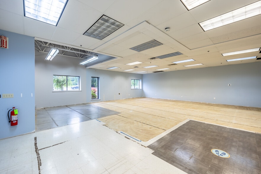 More Photos Of 1290 Blossom Dr, Victor Medical For Lease