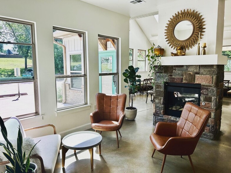 More Photos Of 2851 W Edmond Rd, Edmond Storefront Retail Office For Sale