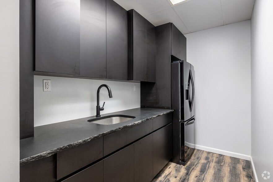 More Photos Of 560 Sylvan Ave, Englewood Cliffs Office For Lease