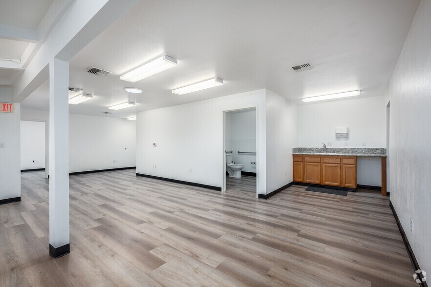 More Photos Of 7500 14th Ave, Sacramento Warehouse For Lease