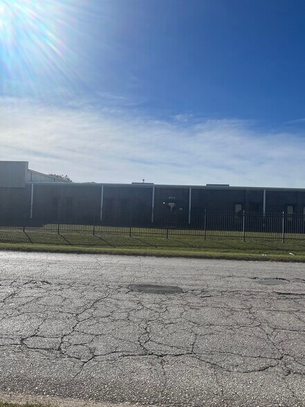More Photos Of 8915 Maislin Dr, Tampa Warehouse For Lease