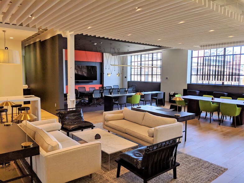 More Photos Of 333 W Ostend St, Baltimore Office For Lease