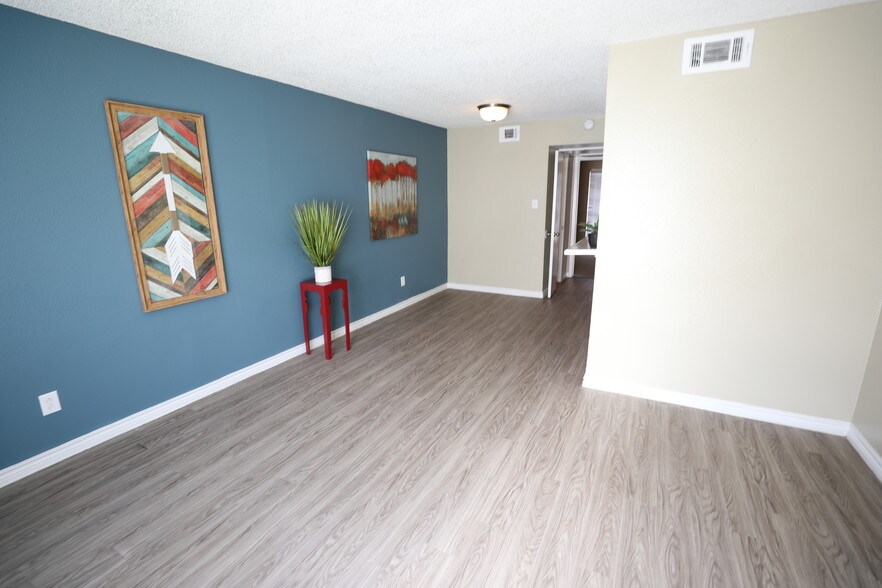 More Photos Of 701 Preston, Pasadena Apartments For Sale