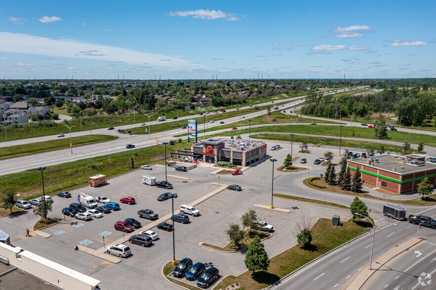 More Photos Of 5205 Boul Robert-Bourassa, Laval Unknown For Lease