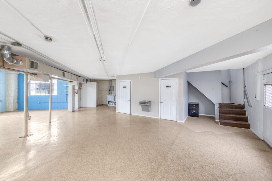 More Photos Of 930 New Laredo Hwy, San Antonio Office For Sale