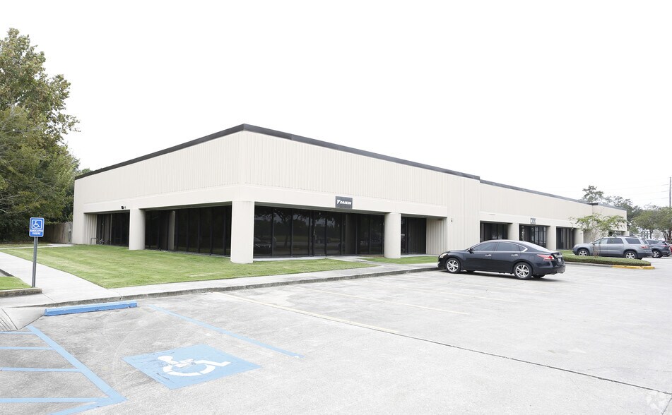 More Photos Of 1000 Riverbend Blvd, Saint Rose Industrial For Sale