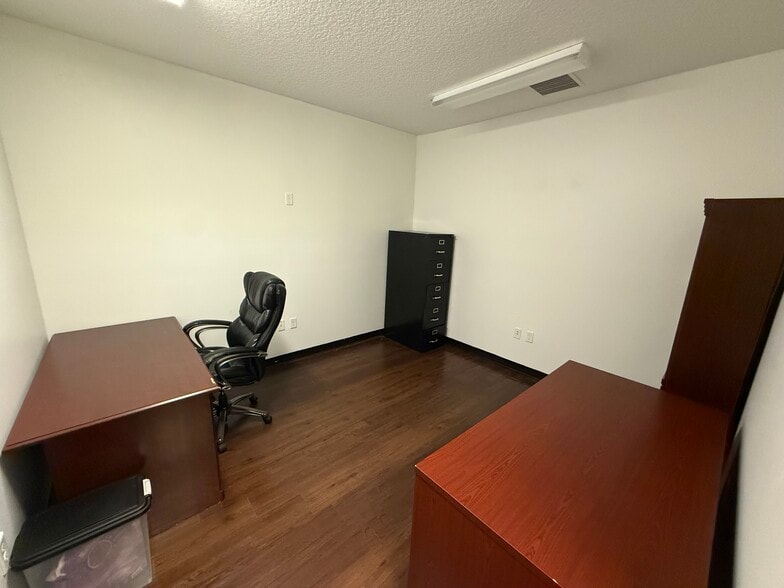 More Photos Of 13453 N Main St, Jacksonville Medical For Lease