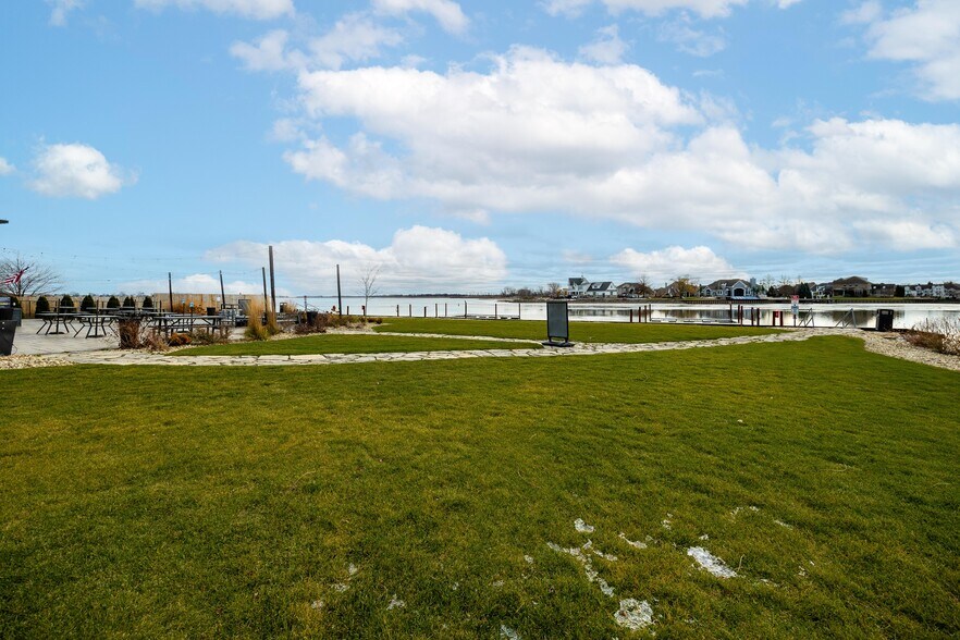 More Photos Of 2330 River Ave, Sandusky Restaurant For Sale