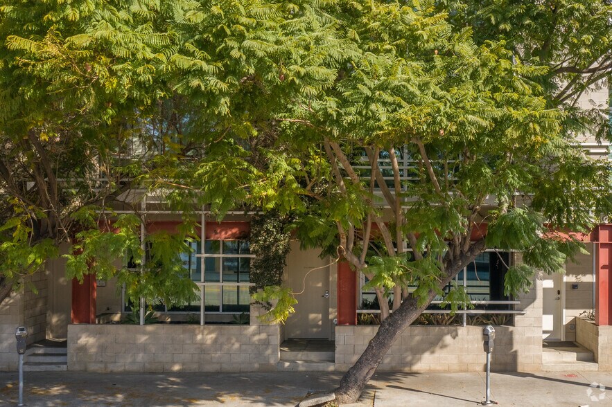 More Photos Of 6615-6621 Melrose Ave, Los Angeles Loft Creative Space For Lease