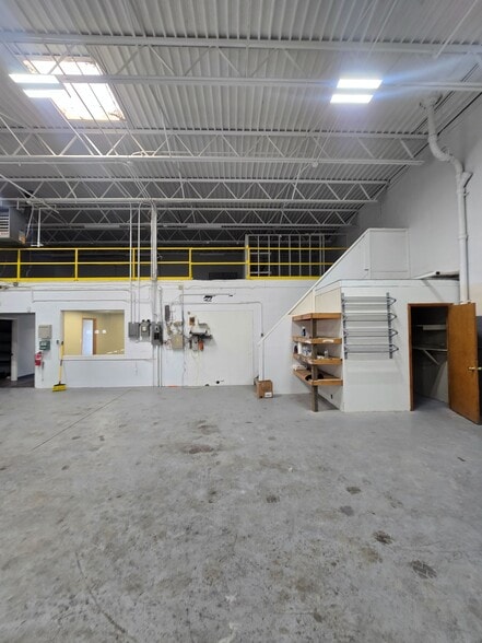 More Photos Of 3540 Jefferson Ave SE, Grand Rapids Warehouse For Lease
