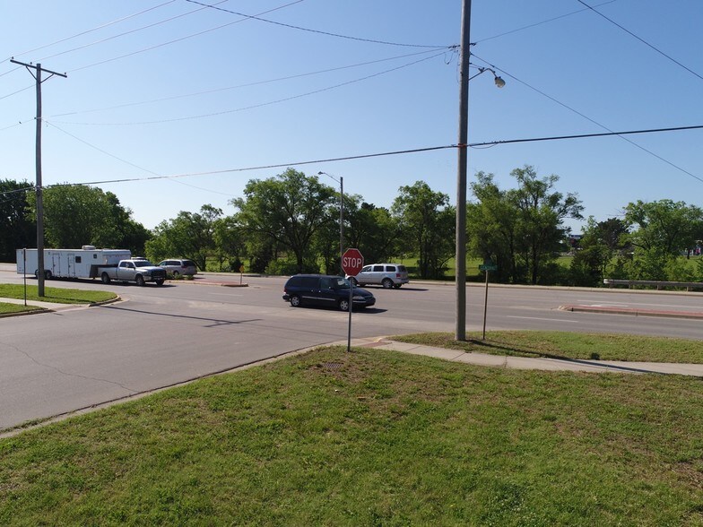 More Photos Of 2202 W Central Ave, El Dorado Light Manufacturing For Sale