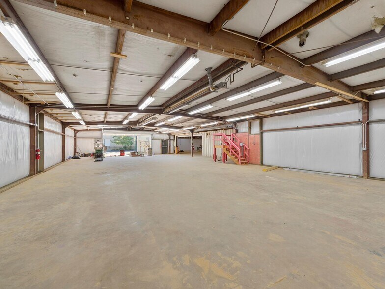 More Photos Of 93 Thompson St, Asheville Manufacturing For Lease