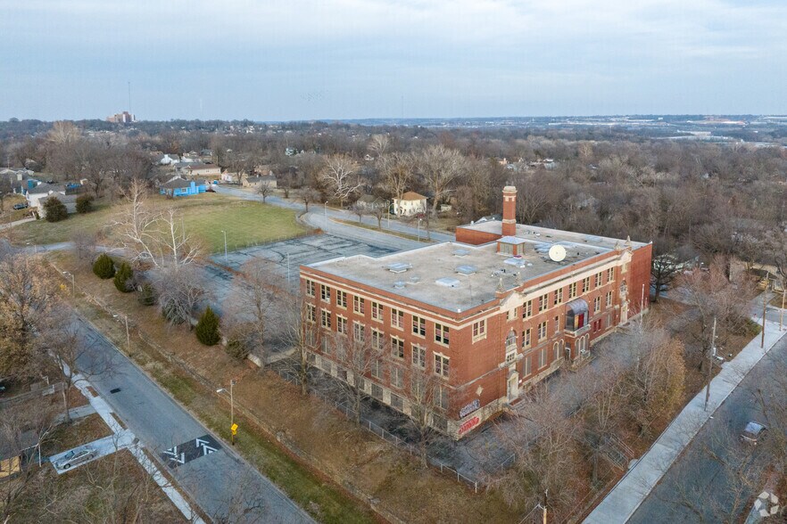 More Photos Of 4210 E 45th St, Kansas City Schools For Sale