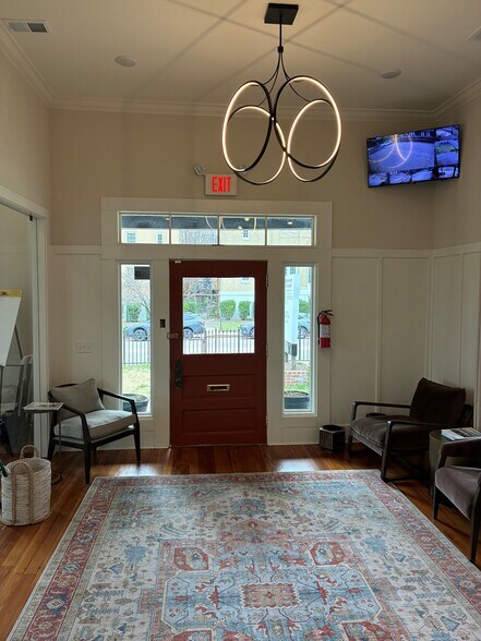 More Photos Of 981 S Cooper St, Memphis Freestanding For Sale