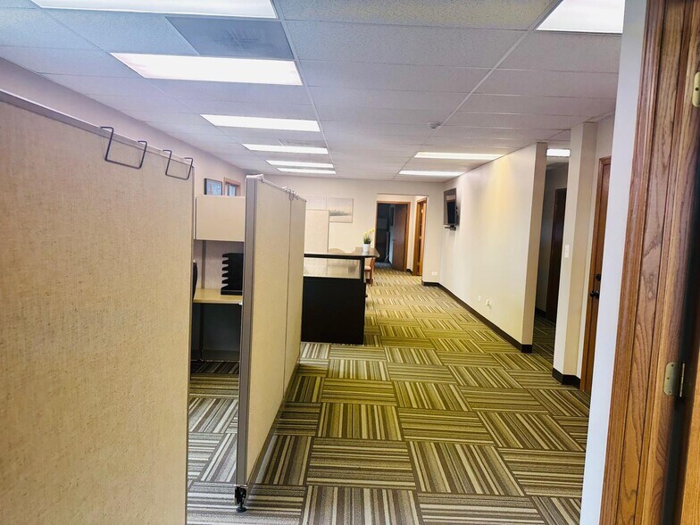 More Photos Of 1440 Maple Ave, Lisle Office For Lease