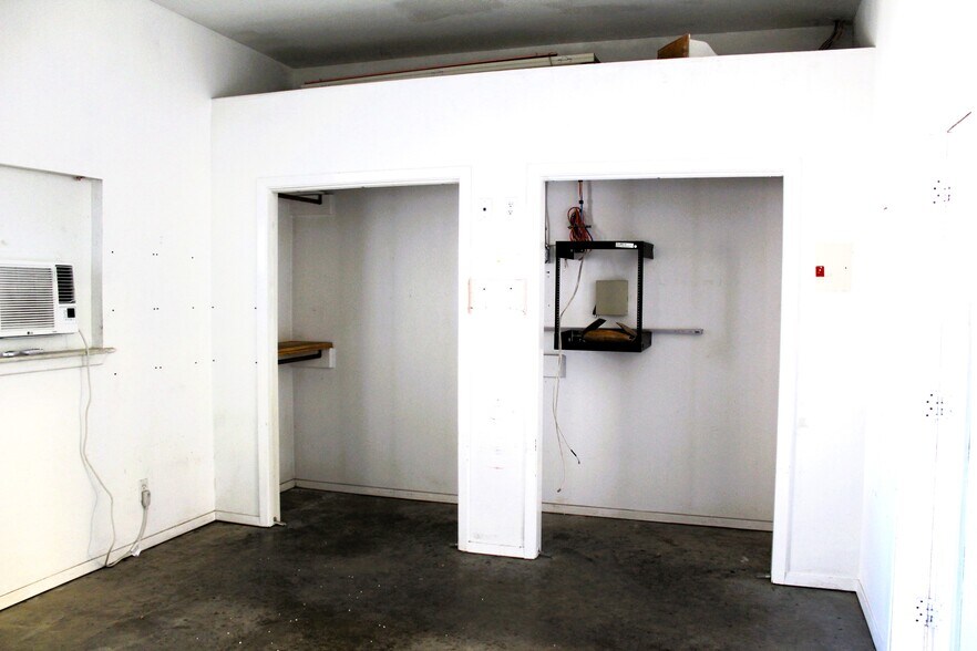 More Photos Of 1808 Barnett Dr, Weatherford Warehouse For Lease