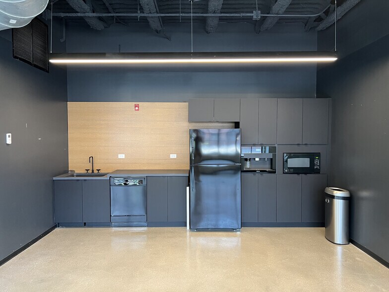 More Photos Of 226 N Morgan St, Chicago Loft Creative Space For Lease