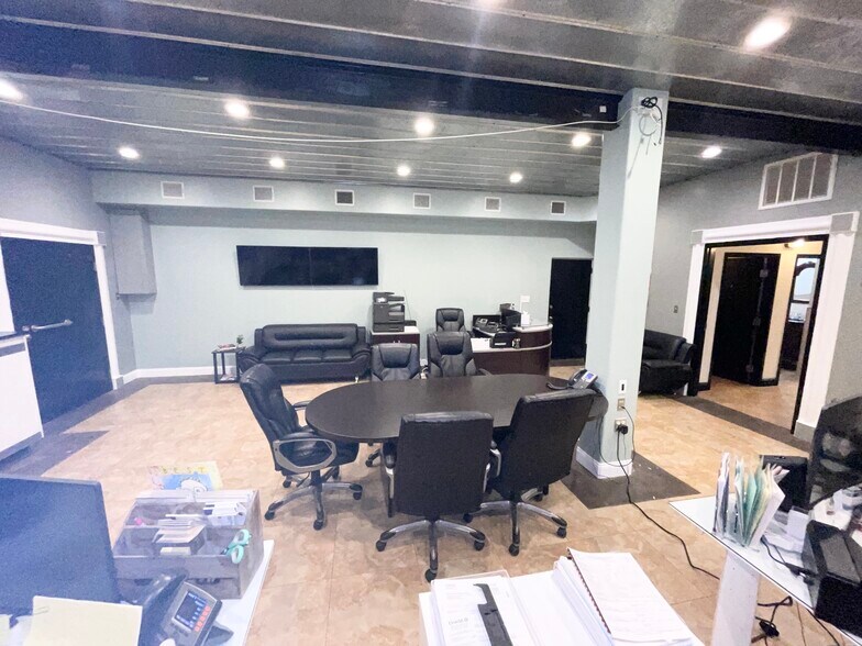 More Photos Of 1155 NE Cleveland St, Clearwater Office Residential For Lease