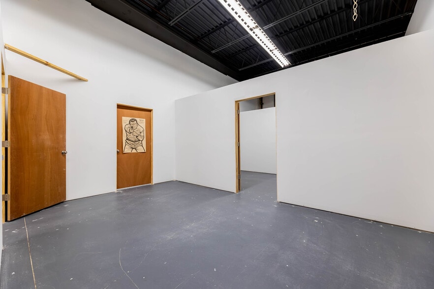 More Photos Of 17143 Westview Ave, Thornton Industrial For Sale