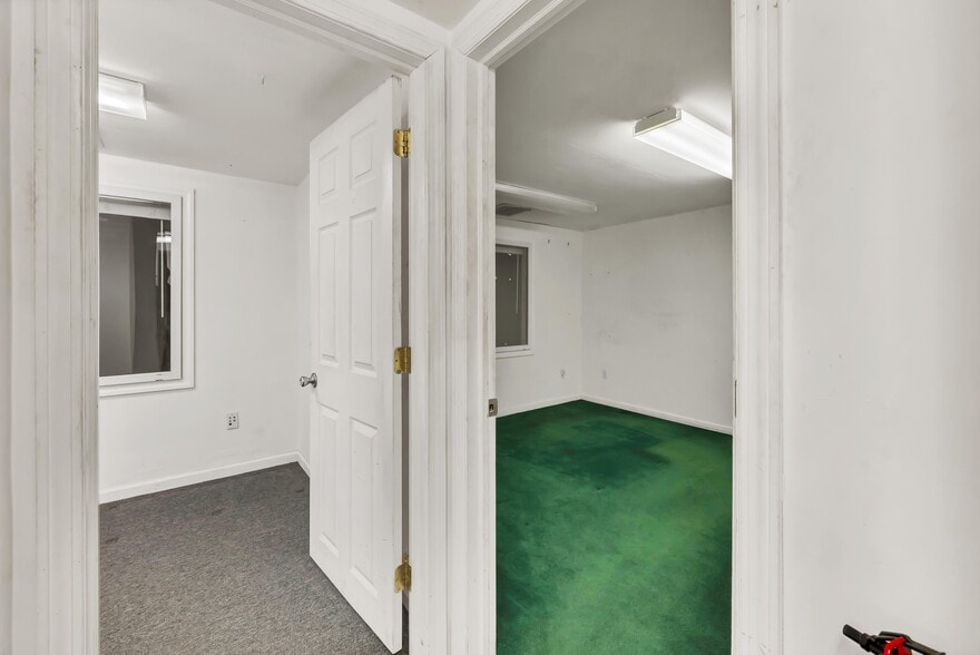 More Photos Of 50 S End Plz, New Milford Light Distribution For Sale