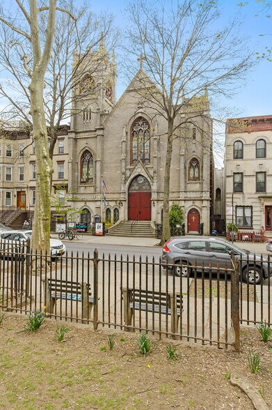 More Photos Of 129 Russell St, Brooklyn Religious Facility For Sale