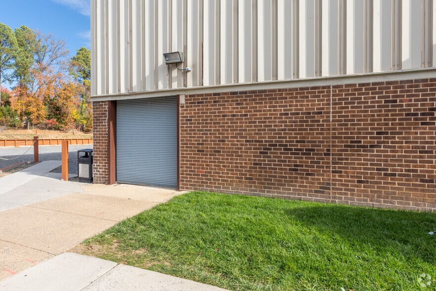More Photos Of 6800 Commercial Dr, Springfield Warehouse For Sale