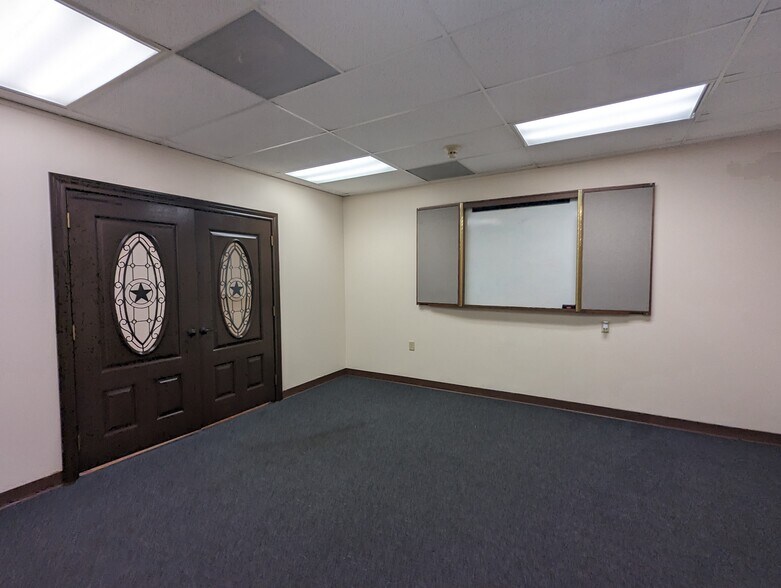 More Photos Of 2660 Sweetgum Ln, Beaumont Office For Sale