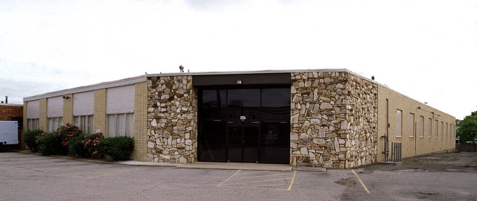 More Photos Of 206 Terminal Dr, Plainview Research And Development For Sale