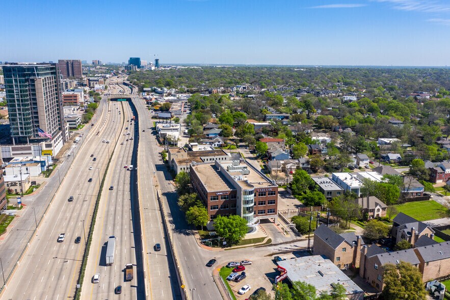 More Photos Of 4228 N Central Expy, Dallas Loft Creative Space For Lease