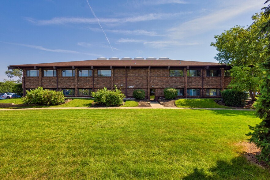 More Photos Of 1300 Iroquois Ave, Naperville Office For Lease
