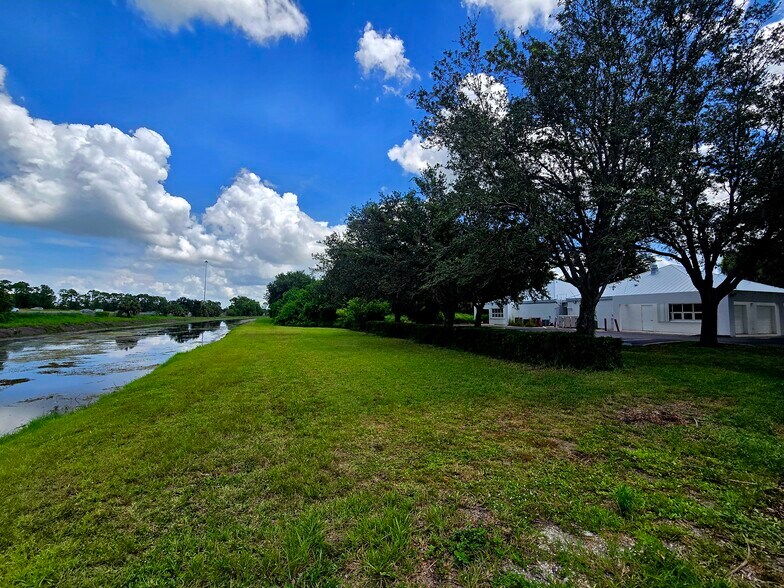 More Photos Of 2610 Northbrooke Plaza Dr, Naples Medical For Lease