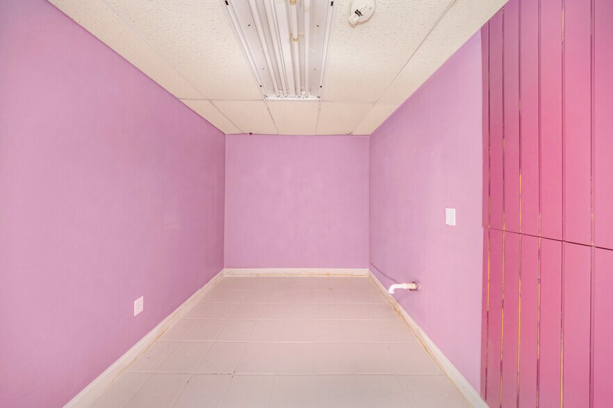 More Photos Of 159 NW 36th St, Miami General Retail For Lease