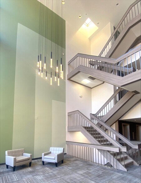 More Photos Of 12101 Woodcrest Executive Dr, Saint Louis Office For Lease