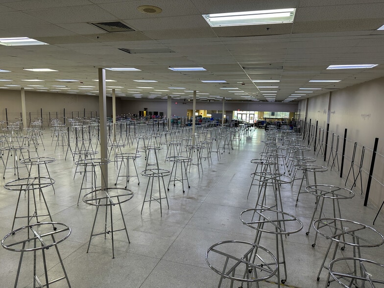 More Photos Of 6495 Quivira Rd, Shawnee General Retail For Lease